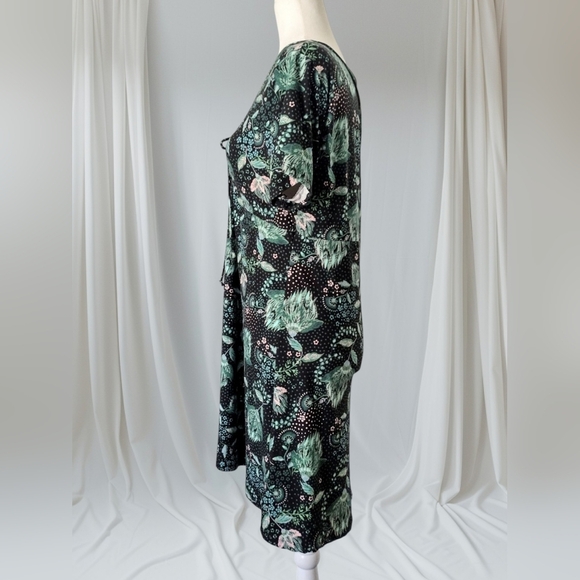 SO Juniors Cinches Fit & Flare Green Floral Dress Size XL - Picture 2 of 5